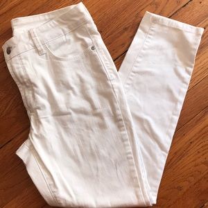 NYDJ. Women’s jeans. White. Ankle. 6P